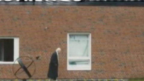 "El abuelo que saltó por la ventana y se largó" salta a la gran pantalla. "El abuelo que saltó por la ventana y se largó" salta a la gran pantalla.