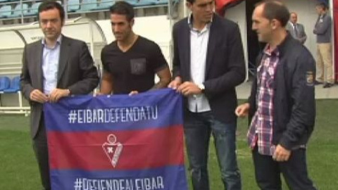 El Eibar se refuerza con Jiménez y la renovación de 'Lillo' El Eibar se refuerza con Jiménez y la renovación de 'Lillo'