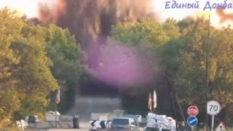 Prorrusos lanzan un misil Grad en la región de Lugansk Prorrusos lanzan un misil Grad en la región de Lugansk