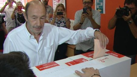 Rubalcaba vota a su sustituto Rubalcaba vota a su sustituto
