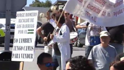 Varios colectivos protestan contra el cierre de camas de hospital en Algeciras Varios colectivos protestan contra el cierre de camas de hospital en Algeciras