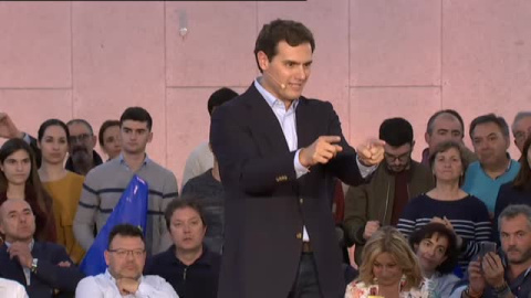 Rivera da la bienvenida en un acto en Valladolid a Soraya RodrÃguez y Ãngel Garrido Rivera da la bienvenida en un acto en Valladolid a Soraya RodrÃguez y Ãngel Garrido