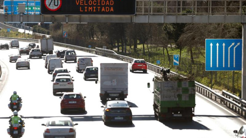 El Ayuntamiento de Madrid recupera el escenario 1 del protocolo anticontaminación, con lo que la velocidad de circulación en la M-30 y en las vías de acceso en el interior de la M-40, en ambos sentidos, queda limitada a 70 kilómetros por hora. /EFE El Ayuntamiento de Madrid recupera el escenario 1 del protocolo anticontaminación, con lo que la velocidad de circulación en la M-30 y en las vías de acceso en el interior de la M-40, en ambos sentidos, queda limitada a 70 kilómetros por hora. /EFE