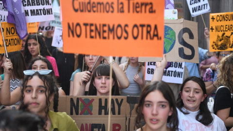  Jóvenes se movilizan por el clima para exigir un cambio en el sistema energético, en la Plaza Mayor, a 23 de septiembre de 2022, en Madrid (España).Fernando Sánchez / Europa Press