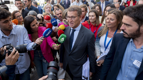 El líder del PP y candidato a la Presidencia del Gobierno, Alberto Núñez Feijóo, atiende a medios a su salida del pleno de investidura. -ALBERTO ORTEGA / Europa Press El líder del PP y candidato a la Presidencia del Gobierno, Alberto Núñez Feijóo, atiende a medios a su salida del pleno de investidura. -ALBERTO ORTEGA / Europa Press