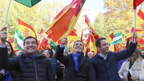 El presidente del Partido Popular, Pablo Casado (C), el Secretario del PP, Teodoro García (I), y el candidato a la presidencia de la Junta de Andalucía Juanma Moreno (i), en el mitin del Partido Popular a una semana de las elecciones, esta mañana en Gr El presidente del Partido Popular, Pablo Casado (C), el Secretario del PP, Teodoro García (I), y el candidato a la presidencia de la Junta de Andalucía Juanma Moreno (i), en el mitin del Partido Popular a una semana de las elecciones, esta mañana en Gr