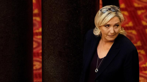 La líder del partido ultraderechista francés Frente Nacional (FN), Marine Le Pen (izq) visita el Parlamento de Sofía, en Bulgaria, hoy 16 de noviembre de 2018. EFE/ Vassil Donev La líder del partido ultraderechista francés Frente Nacional (FN), Marine Le Pen (izq) visita el Parlamento de Sofía, en Bulgaria, hoy 16 de noviembre de 2018. EFE/ Vassil Donev