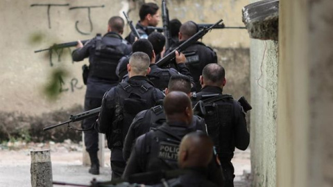 Al menos 13 muertos en un tiroteo en una favela de Río de Janeiro. / EFE Al menos 13 muertos en un tiroteo en una favela de Río de Janeiro. / EFE