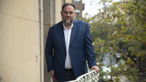 Junqueras, fotografiat al balcó de la redacció de 'Públic' al centre de Barcelona. Junqueras, fotografiat al balcó de la redacció de 'Públic' al centre de Barcelona.