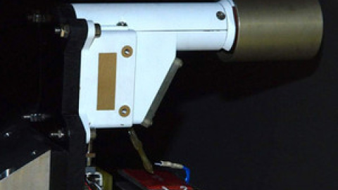 Modelo de vuelo de TWINS durante los ensayos de calibración del sensor de temperatura del aire. El sensor de viento está cubierto por seguridad. / CAB Modelo de vuelo de TWINS durante los ensayos de calibración del sensor de temperatura del aire. El sensor de viento está cubierto por seguridad. / CAB