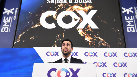 El fundador y presidente ejecutivo de Cox, Enrique Riquelme, interviene durante el acto de salida a Bolsa de su compañía, en la Bolsa de Madrid. E.P./Fernando Sánchez / Europa Press El fundador y presidente ejecutivo de Cox, Enrique Riquelme, interviene durante el acto de salida a Bolsa de su compañía, en la Bolsa de Madrid. E.P./Fernando Sánchez / Europa Press