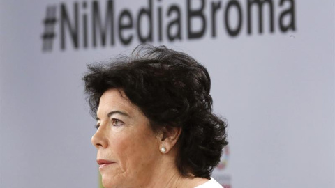 La portavoz del Gobierno, Isabel Celaá, tras el Consejo de Ministros del pasado viernes. / JAVIER LIZÓN (EFE) La portavoz del Gobierno, Isabel Celaá, tras el Consejo de Ministros del pasado viernes. / JAVIER LIZÓN (EFE)