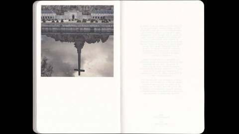 Una de las páginas del fotolibro 'Flowers for Franco'.- TONI AMENGUAL Una de las páginas del fotolibro 'Flowers for Franco'.- TONI AMENGUAL