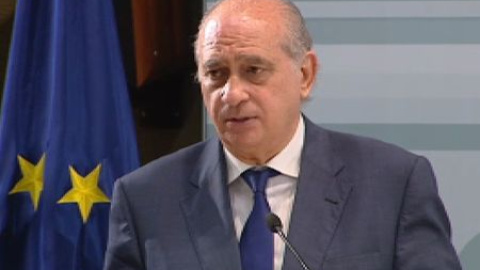 Fernández Díaz abre la puerta a la prohibición del burka en los espacios públicos Fernández Díaz abre la puerta a la prohibición del burka en los espacios públicos