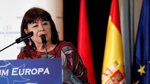 La presidenta del PSOE, Cristina Narbona, durante su intervención este lunes en el desayuno informativo del Fórum Europa. /EFE La presidenta del PSOE, Cristina Narbona, durante su intervención este lunes en el desayuno informativo del Fórum Europa. /EFE