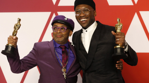 Spike Lee ganó el premio al Mejor Guion Adaptado por 'BlacKkKlansman' y Mahershala Ali ganó por Mejor Actor de Reparto por ‘Green Book’ | EFE/ Etienne Laurent