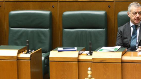 El lehendakari, Iñigo Urkullu, durante el pleno del Parlamento Vasco que debate hoy iniciativas relativas al 40 aniversario de la Constitución Española. | David Aguilar / EFE El lehendakari, Iñigo Urkullu, durante el pleno del Parlamento Vasco que debate hoy iniciativas relativas al 40 aniversario de la Constitución Española. | David Aguilar / EFE