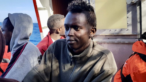 Uno de los migrantes rescatados por el pesquero español | Twitter Proactiva Open Arms Uno de los migrantes rescatados por el pesquero español | Twitter Proactiva Open Arms