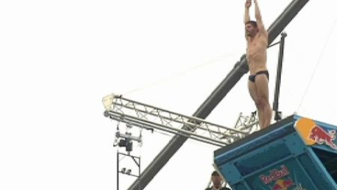 Bilbao se prepara para la Red Bull Cliff Diving Bilbao se prepara para la Red Bull Cliff Diving