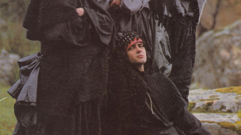 Foto de Golpes Bajos que ilustra la portada del disco 'A santa compaña'. Foto de Golpes Bajos que ilustra la portada del disco 'A santa compaña'.