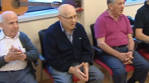 La música mejora el estado de ánimo del 66 por ciento de enfermos de Alzheimer La música mejora el estado de ánimo del 66 por ciento de enfermos de Alzheimer