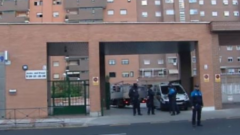 Los vecinos de la sanitaria enferma de ébola, a la espera de la desinfección Los vecinos de la sanitaria enferma de ébola, a la espera de la desinfección
