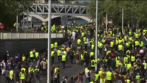 Los chalecos amarillos retoman en ParÃs las protestas contra Macron Los chalecos amarillos retoman en ParÃs las protestas contra Macron