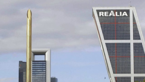 Vista del cartel de Realia en las Torres Kio, en la madrileña Plaza de Castilla. EFE/Kiko Huesca Vista del cartel de Realia en las Torres Kio, en la madrileña Plaza de Castilla. EFE/Kiko Huesca