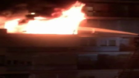 Una vela provoca un incendio en un piso en Madrid Una vela provoca un incendio en un piso en Madrid