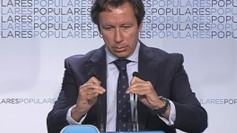Floriano 'echa balones fuera' sobre la expulsión de Rato por el caso de las tarjetas 'opacas' Floriano 'echa balones fuera' sobre la expulsión de Rato por el caso de las tarjetas 'opacas'