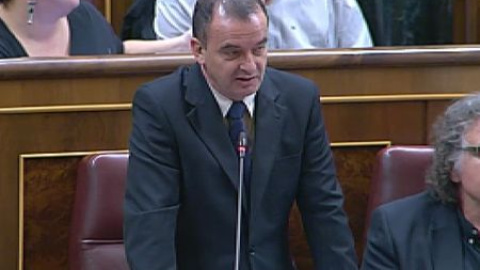 ERC muestra una papeleta electoral del 9N en la sesión de control al Gobierno en el Congreso ERC muestra una papeleta electoral del 9N en la sesión de control al Gobierno en el Congreso