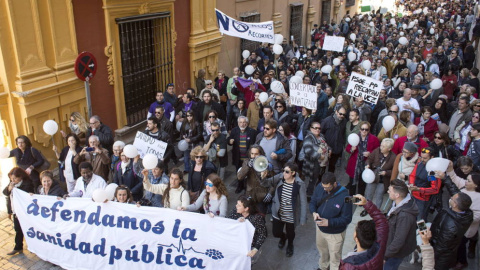 Protesta contra los recortes en la Sanidad Pública, en Málaga. (EFE)