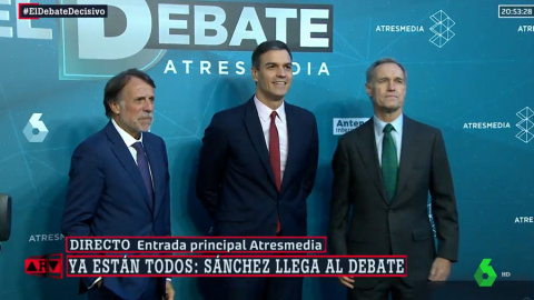 Llega Pedro Sánchez al debate de Atresmedia. Llega Pedro Sánchez al debate de Atresmedia.
