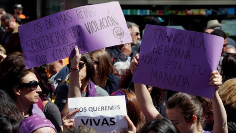 Concentración contra el fallo judicial de La Manada, hoy, en la Puerta del Sol | EFE Concentración contra el fallo judicial de La Manada, hoy, en la Puerta del Sol | EFE