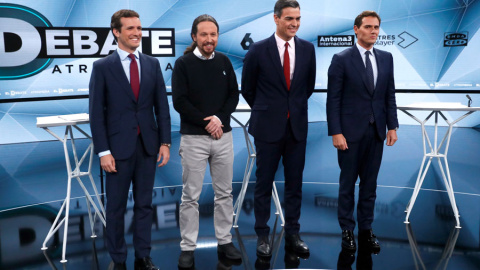Pedro Sánchez, Pablo Casado, Albert Rivera y Pablo Iglesias, antes del debate en Atresmedia. REUTERS/Juan Medina Pedro Sánchez, Pablo Casado, Albert Rivera y Pablo Iglesias, antes del debate en Atresmedia. REUTERS/Juan Medina