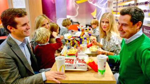Pablo Casado y Juanma Moreno, en una imagen promocional de la campaña andaluza del PP. Pablo Casado y Juanma Moreno, en una imagen promocional de la campaña andaluza del PP.