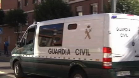 Registros y traslados durante la noche en León, Murcia y Valencia Registros y traslados durante la noche en León, Murcia y Valencia