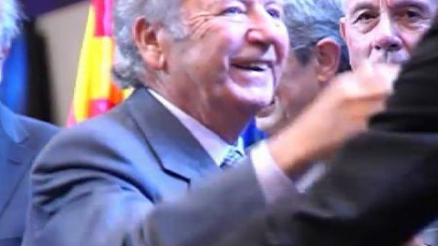 El FC Barcelona homenajea al imputado ex-presidente Núñez Clemente El FC Barcelona homenajea al imputado ex-presidente Núñez Clemente