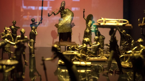Objetos en exhibición en París en el Museo de Quai Branly- Jacques Chirac, que posee setenta mil piezas provenientes de África subsahariana .-GERARD JULIEN / AFP Objetos en exhibición en París en el Museo de Quai Branly- Jacques Chirac, que posee setenta mil piezas provenientes de África subsahariana .-GERARD JULIEN / AFP