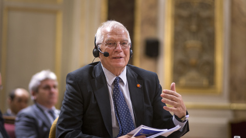Josep Borrell durante su intervención en un acto organizado por la UCM donde se refirió al exterminio indígena por parte de EEUU como "matar a cuatro indios" | UCM Josep Borrell durante su intervención en un acto organizado por la UCM donde se refirió al exterminio indígena por parte de EEUU como "matar a cuatro indios" | UCM