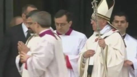 El Papa llama a una presunta víctima de abusos sexuales para darle su apoyo El Papa llama a una presunta víctima de abusos sexuales para darle su apoyo