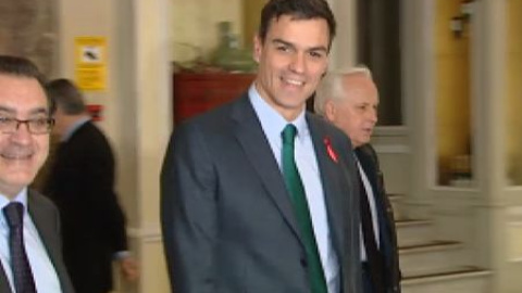 Pedro Sánchez rechaza la jornada de 35 horas que propone Podemos Pedro Sánchez rechaza la jornada de 35 horas que propone Podemos