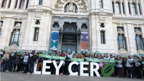 Foto de la concentración para pedir el fin de los circos con animales.- PACMA Foto de la concentración para pedir el fin de los circos con animales.- PACMA