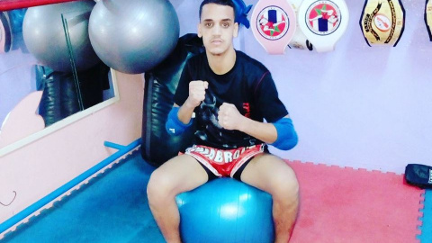 Ayub Mabruk, tres veces campeón de kick-boxing en Marruecos, en una foto de su muro de Facebook.
