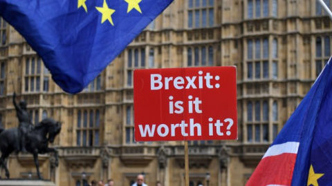 Protesta contra el Brexit frente al Parlamento británico EFE/Archivo Protesta contra el Brexit frente al Parlamento británico EFE/Archivo