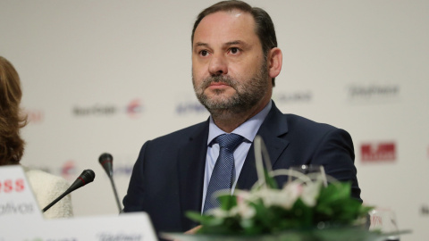 El ministro de Fomento, José Luis Ábalos, durante su intervención en un desayuno informativo, en el Casino de Madrid, Madrid.EFE/ Zipi El ministro de Fomento, José Luis Ábalos, durante su intervención en un desayuno informativo, en el Casino de Madrid, Madrid.EFE/ Zipi