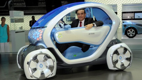 Foto de archivo del entonces presidente ejecutivo de Renault, Carlos Ghosn, durante la presentación del modelo eléctrico Renault Twizzy en el ámbito del Salón Internacional del Motor en Fráncfort (Alemania) en septiembre de 2009. EFE/Mauritz Antin Foto de archivo del entonces presidente ejecutivo de Renault, Carlos Ghosn, durante la presentación del modelo eléctrico Renault Twizzy en el ámbito del Salón Internacional del Motor en Fráncfort (Alemania) en septiembre de 2009. EFE/Mauritz Antin