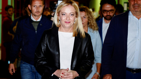 La líder de Hermanos de Italia, Giorgia Meloni , camina en el colegio electoral durante las elecciones anticipadas en Roma, Italia, el 25 de septiembre de 2022. La líder de Hermanos de Italia, Giorgia Meloni , camina en el colegio electoral durante las elecciones anticipadas en Roma, Italia, el 25 de septiembre de 2022.