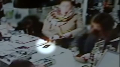 Atención, ladrona de móviles Atención, ladrona de móviles