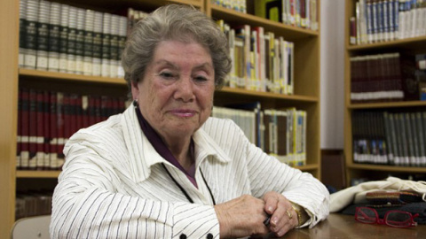 La partera María Esther Álvarez Braña, cuya madre y abuela también ejercieron de matronas. / ILLA BUFARDA La partera María Esther Álvarez Braña, cuya madre y abuela también ejercieron de matronas. / ILLA BUFARDA